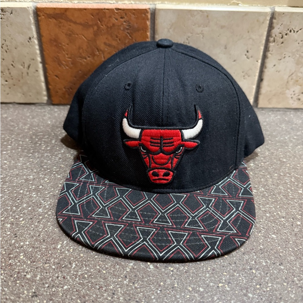 Black and Red Bulls Cap Mitchell & Ness Chicago bulls hat